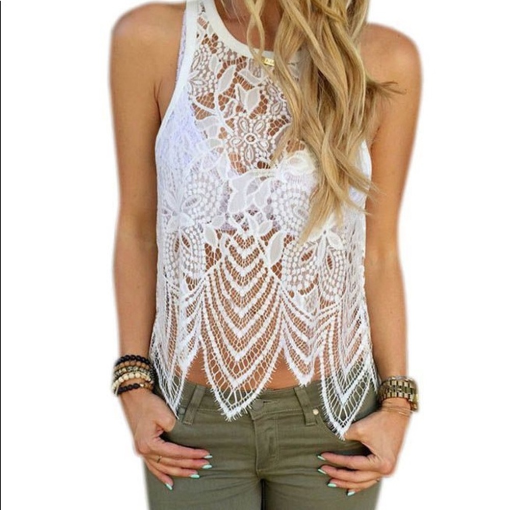 HOST PICK 💕 White lace tank top